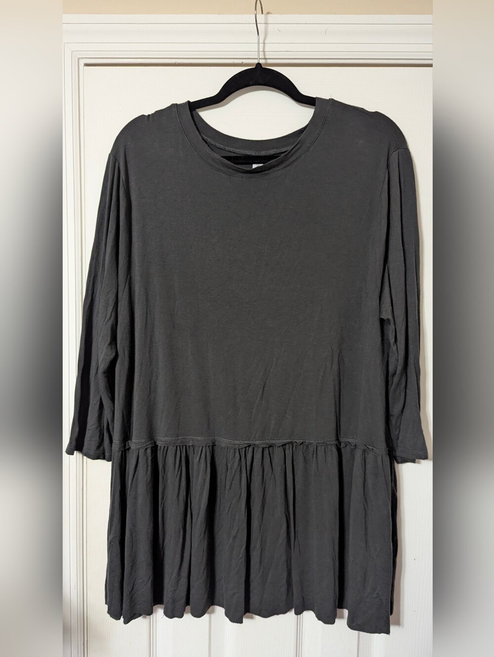 Zenana Outfitters Gray Long Sleeve Tiered Tunic